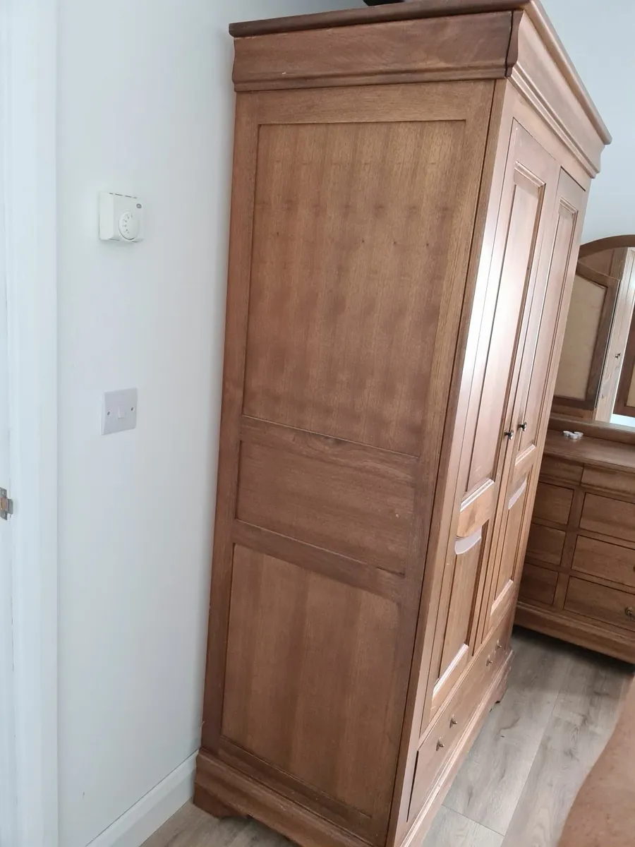 Bedroom furniture - Image 3
