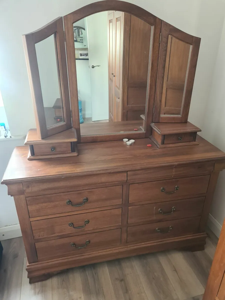Bedroom furniture - Image 1