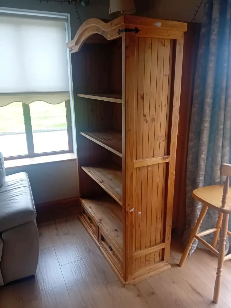 Large solid Mexican pine bookshelf - Image 1