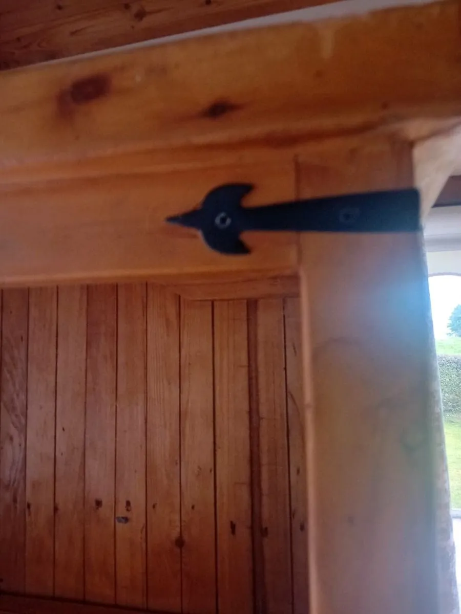 Large solid Mexican pine bookshelf - Image 2
