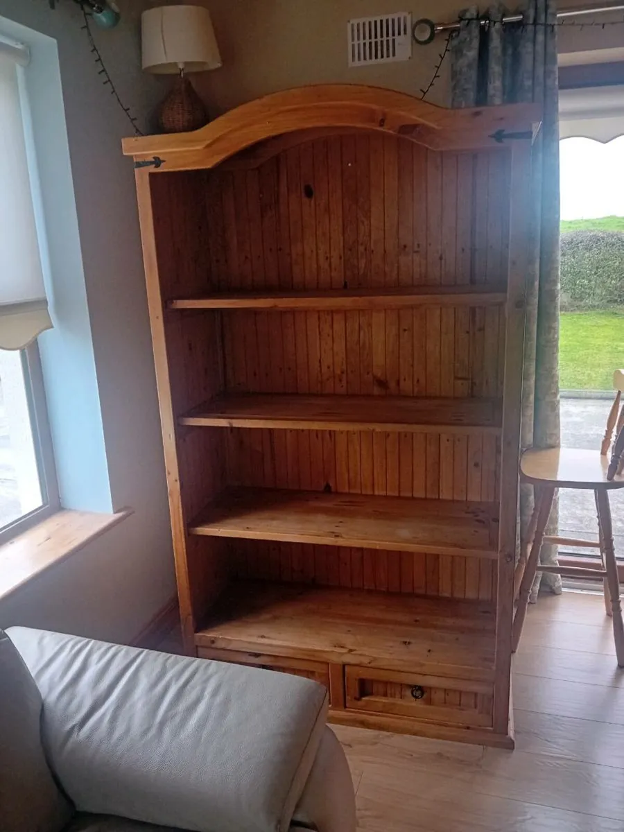Large solid Mexican pine bookshelf - Image 3