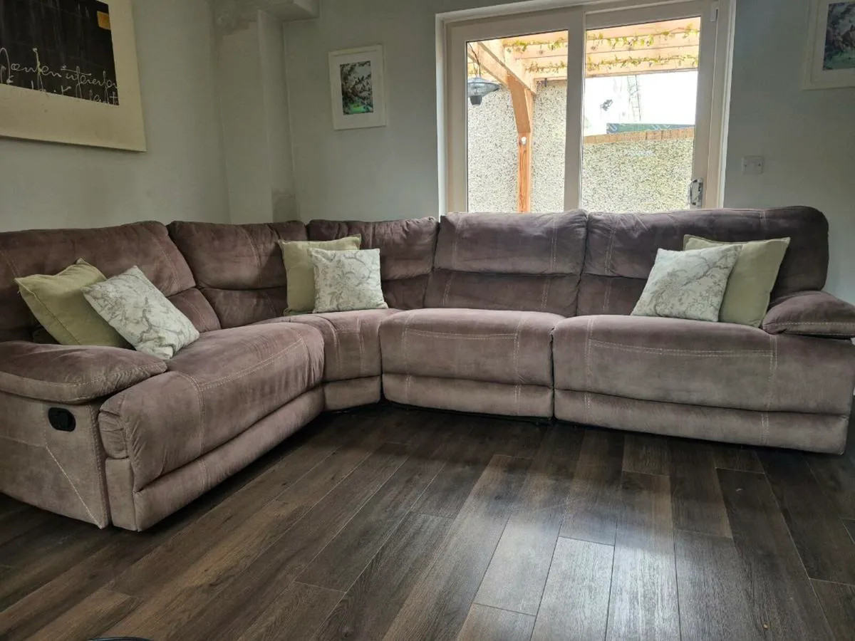 Corner sofa - Image 1