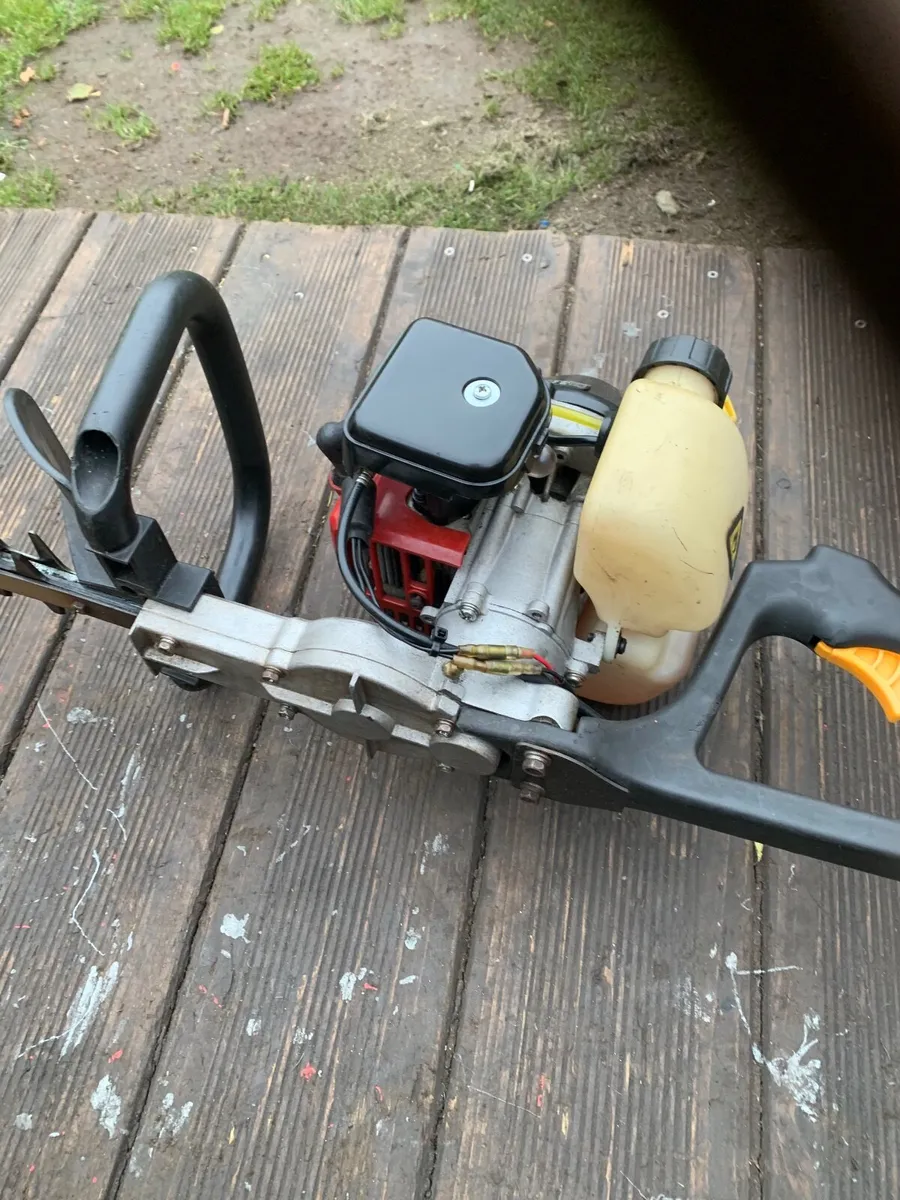 Hedge cutter - Image 1