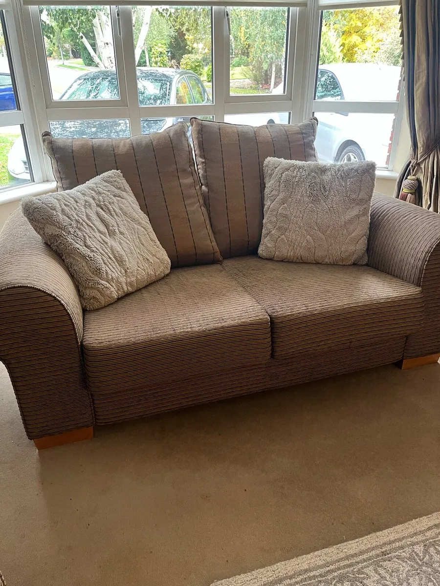 2 seater couch - Image 1
