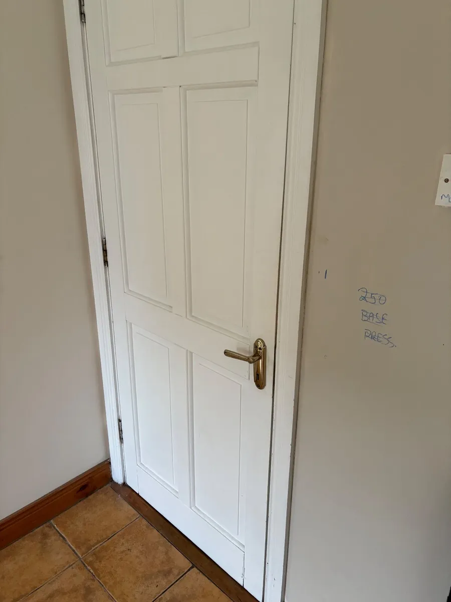 Kitchen, kitchen appliance and doors - Image 1