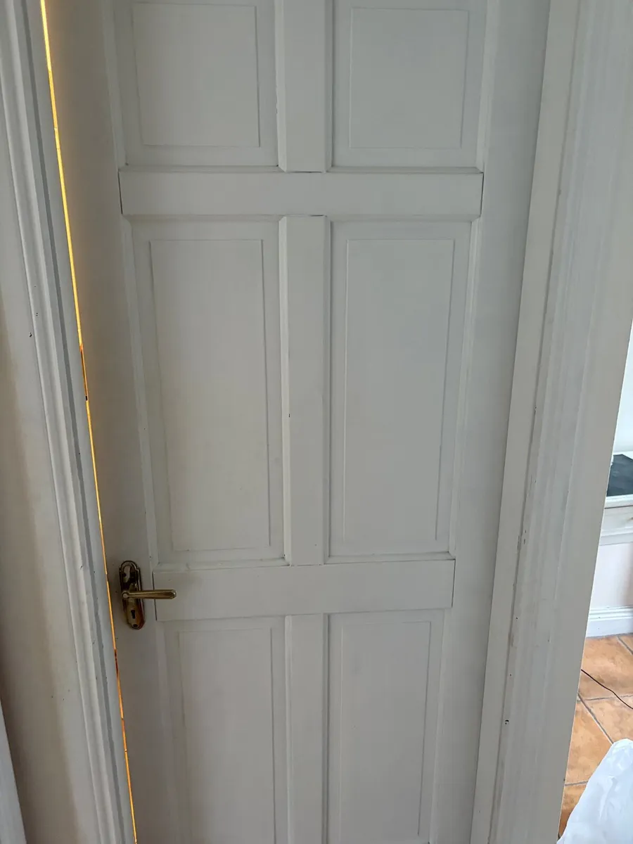 Kitchen, kitchen appliance and doors - Image 2