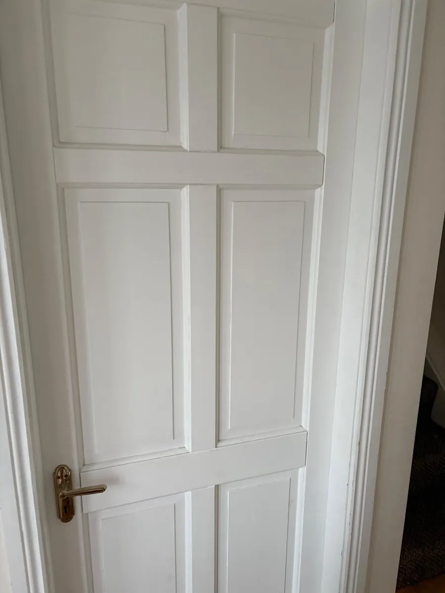 Kitchen, kitchen appliance and doors - Image 3