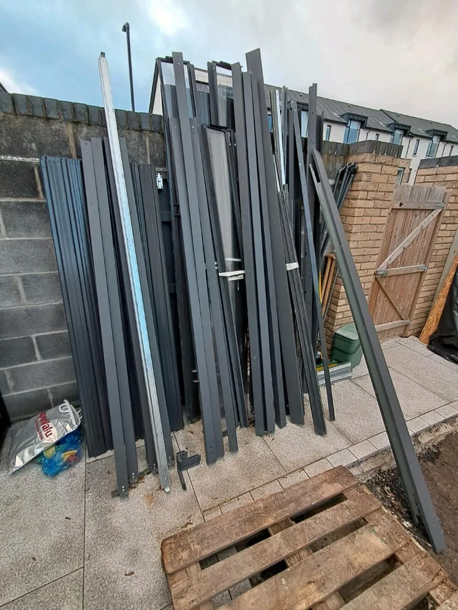 Premium panoramic steel shed 290cm x 245cm - Image 4