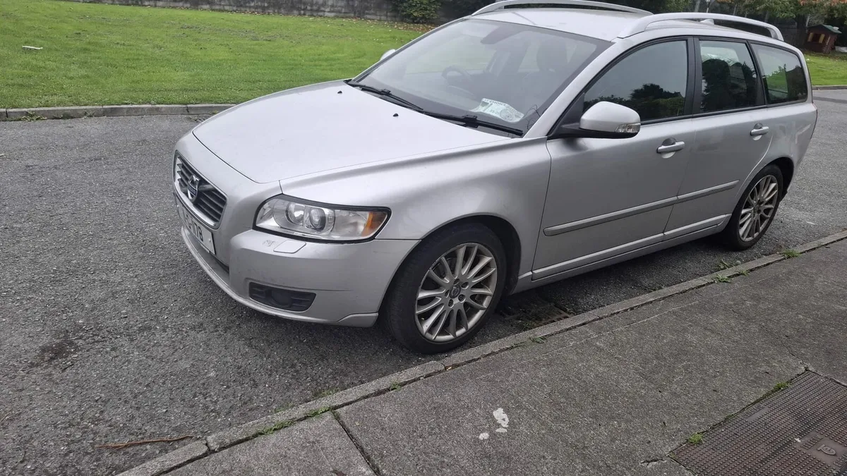 Volvo v50 2011 new nct  30/5/2026 tax31/ 7/26 - Image 4