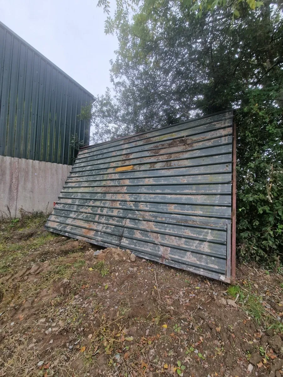 Shed door. 17x10.5ft - Image 2