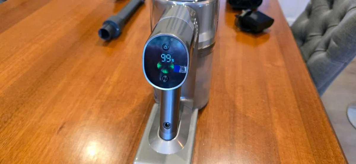 Cordless vacuum - Image 1