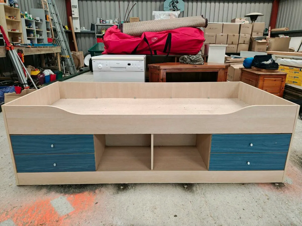 Single cabin bed - Image 1