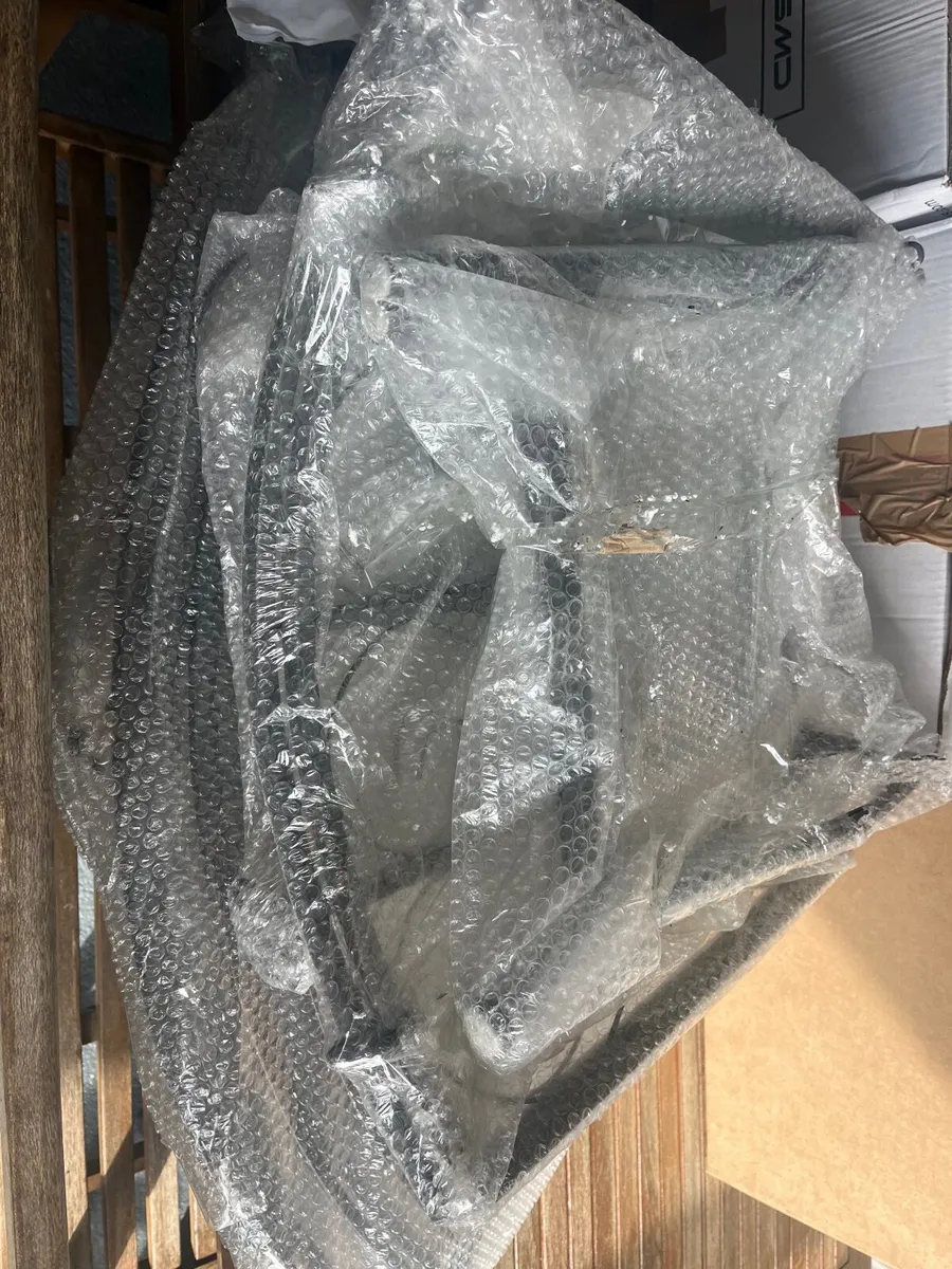 Half tree surround seat - Image 4