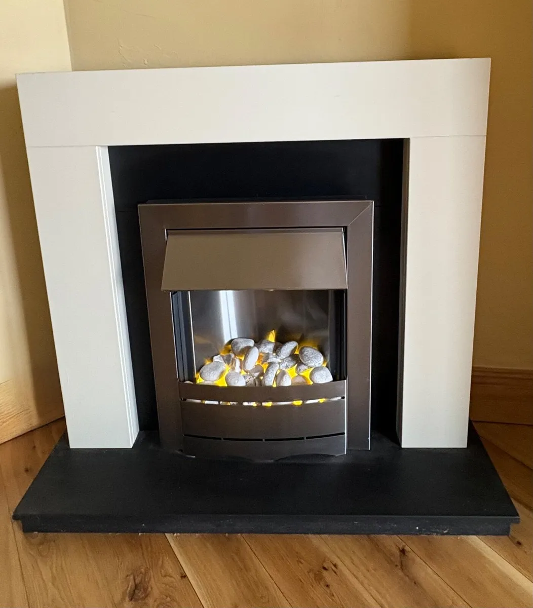 Electric fire place - Image 1