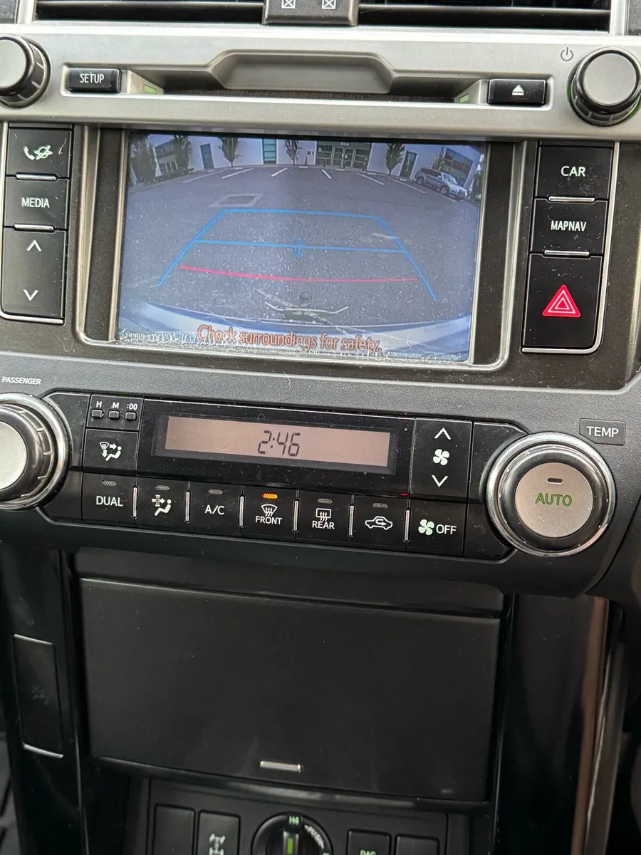 Toyota Land Cruiser 2016, 5 Seat Business Class. - Image 2