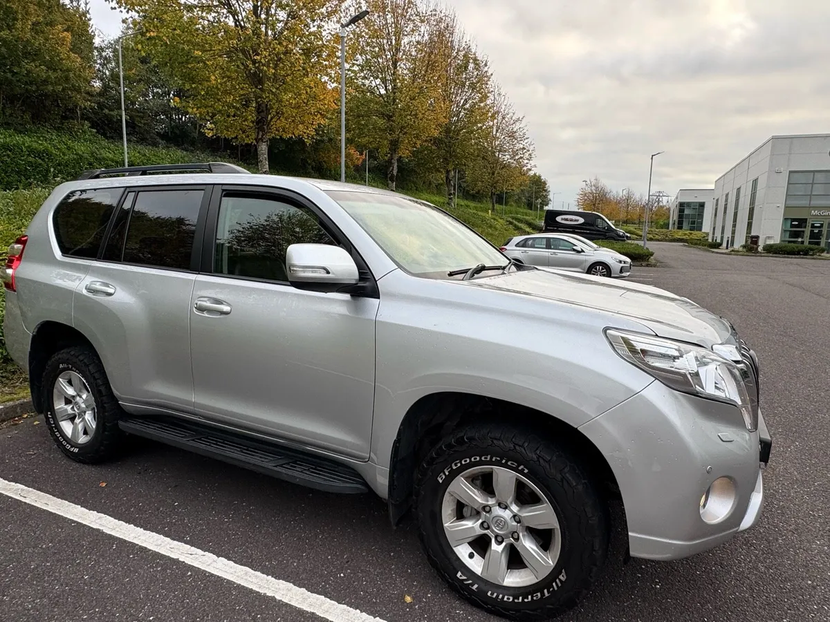Toyota Land Cruiser 2016, 5 Seat Business Class. - Image 3