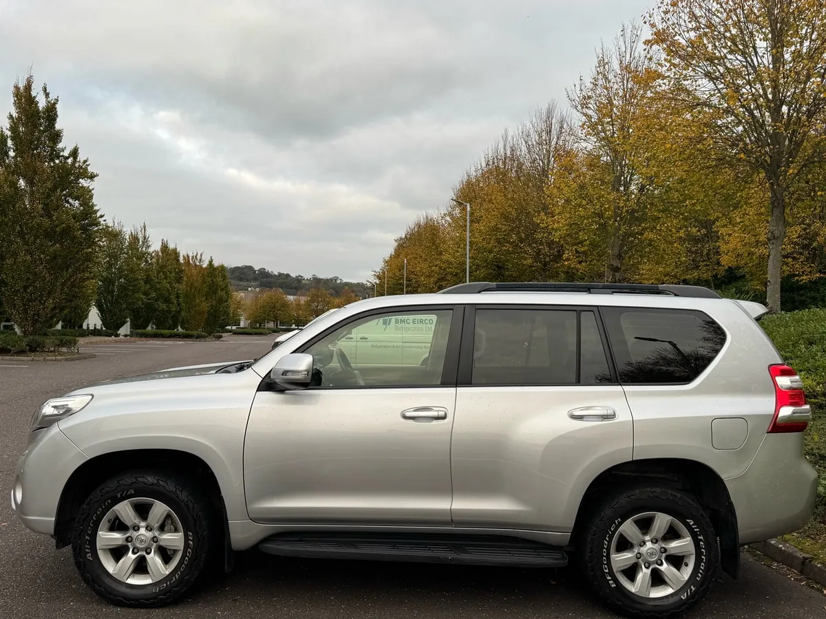 Toyota Land Cruiser 2016, 5 Seat Business Class. - Image 4
