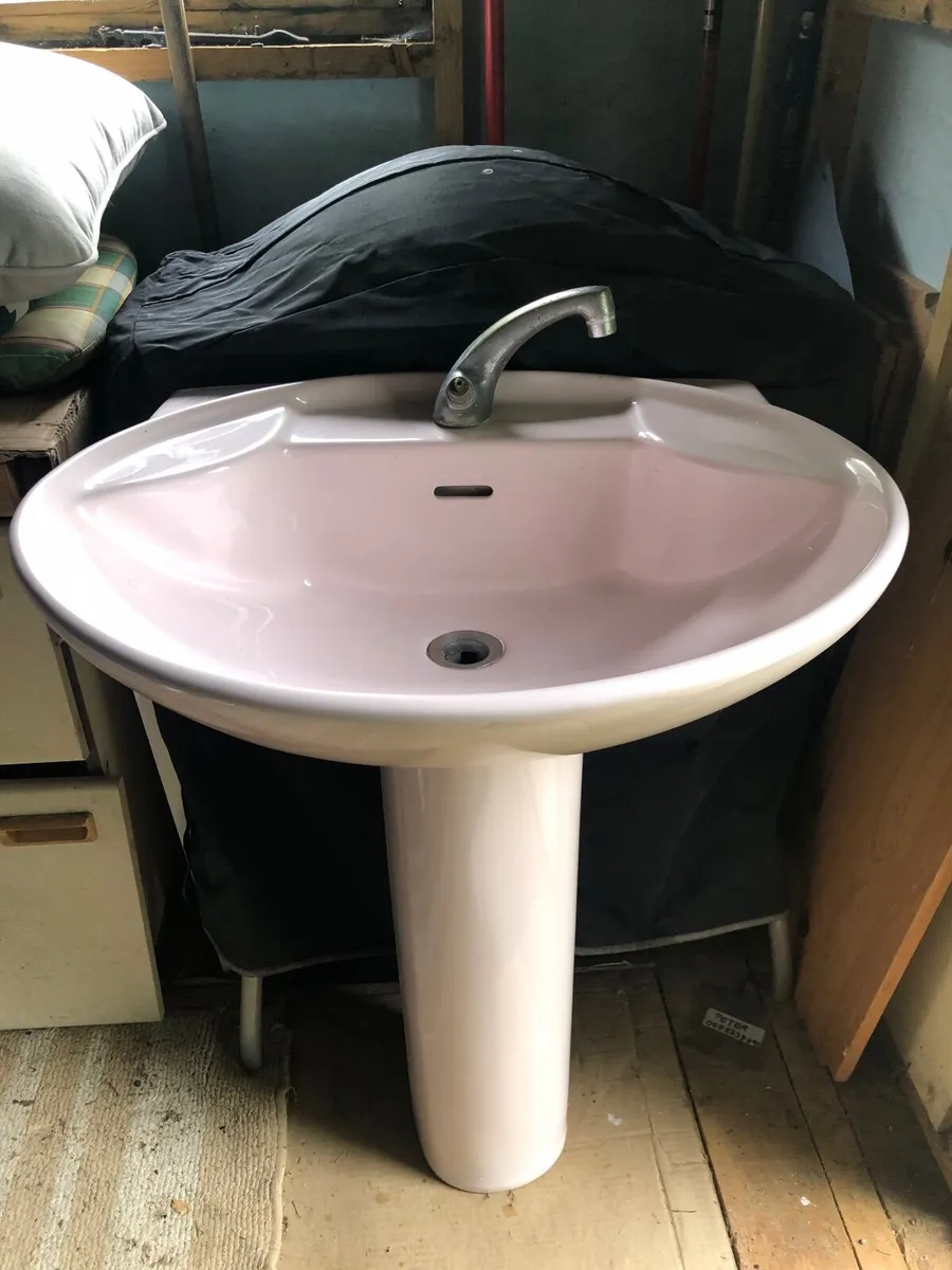 Pink bathroom sink (Ideal Standard) - Image 3