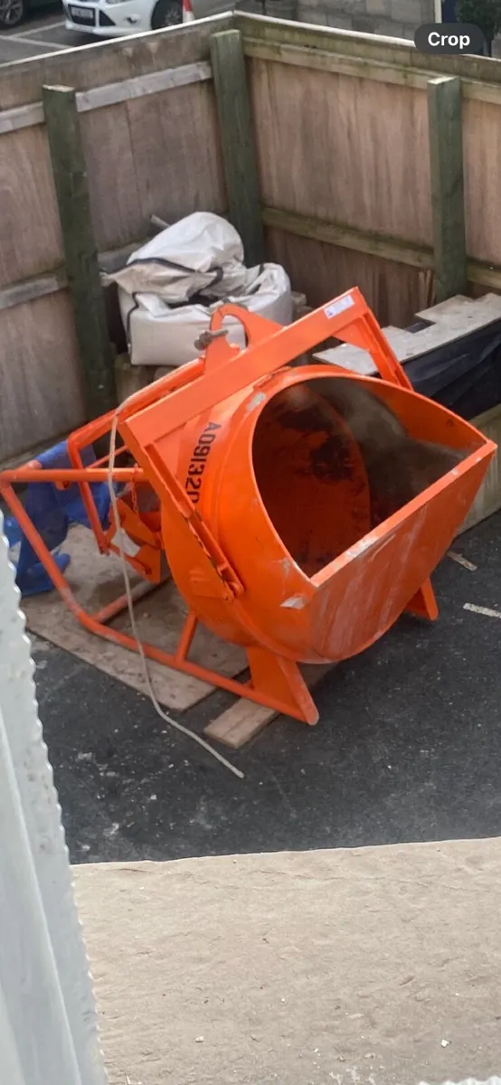 Concrete skip - Image 1