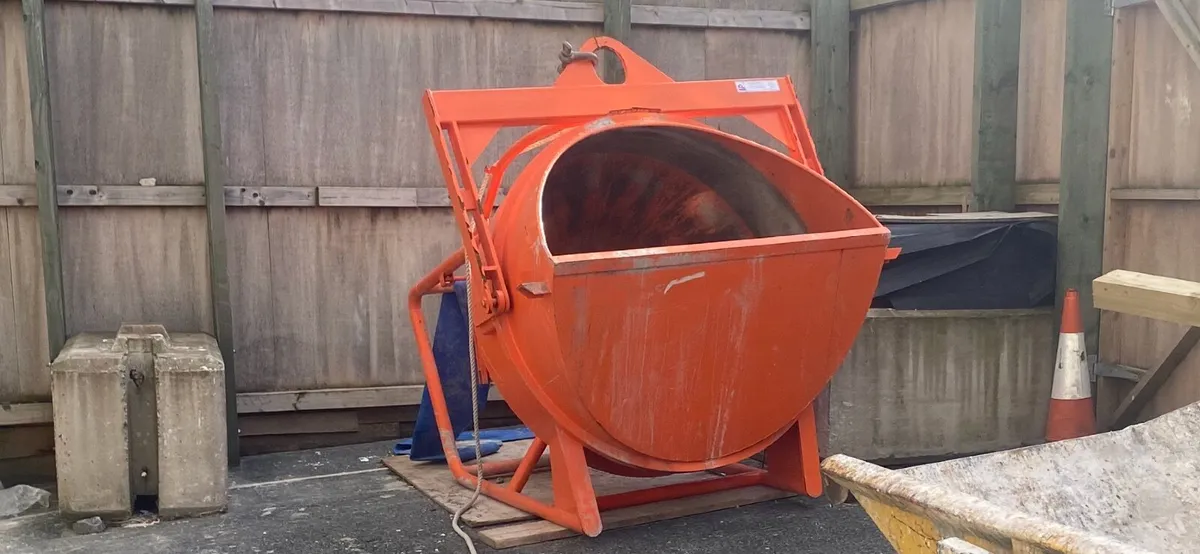 Concrete skip - Image 2