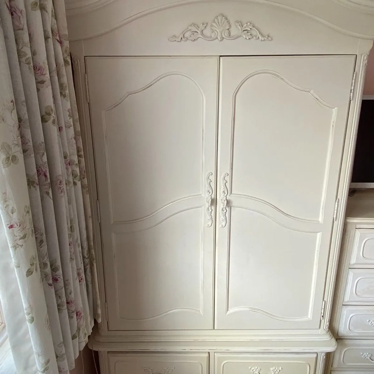 Set of French style antique bedroom furniture - Image 1