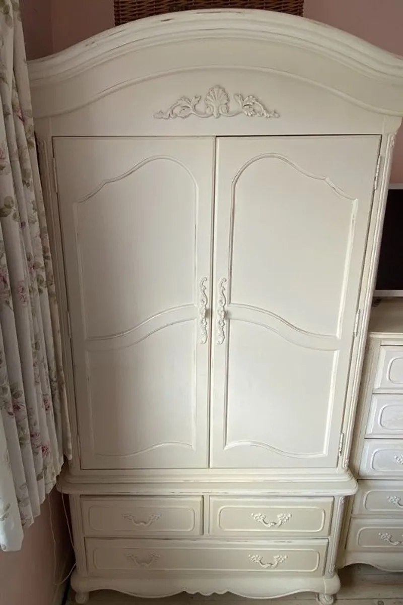 Set of French style antique bedroom furniture - Image 2