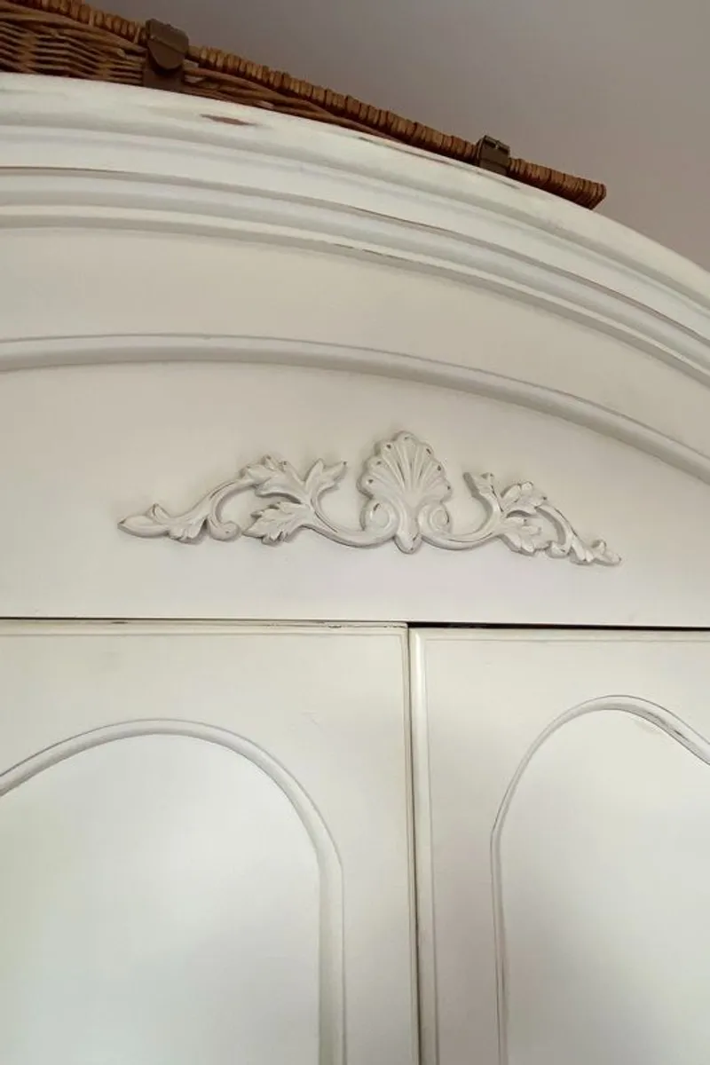 Set of French style antique bedroom furniture - Image 3