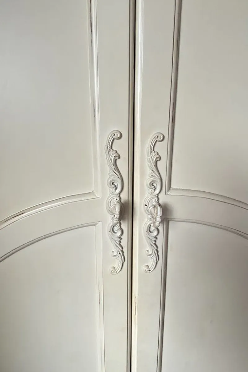 Set of French style antique bedroom furniture - Image 4