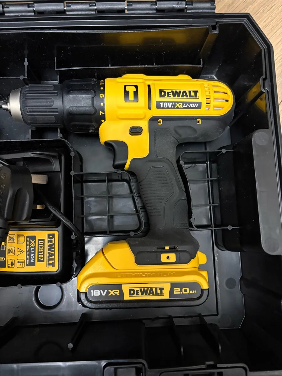 Dewalt 18v XR combi drill and impact driver - Image 3