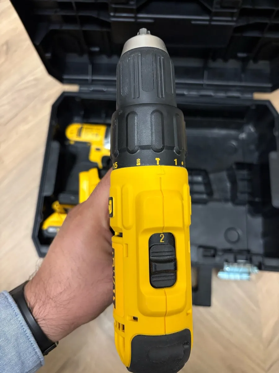 Dewalt 18v XR combi drill and impact driver - Image 4