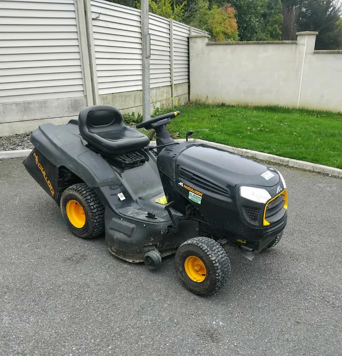 Ride on lawnmower - Image 2
