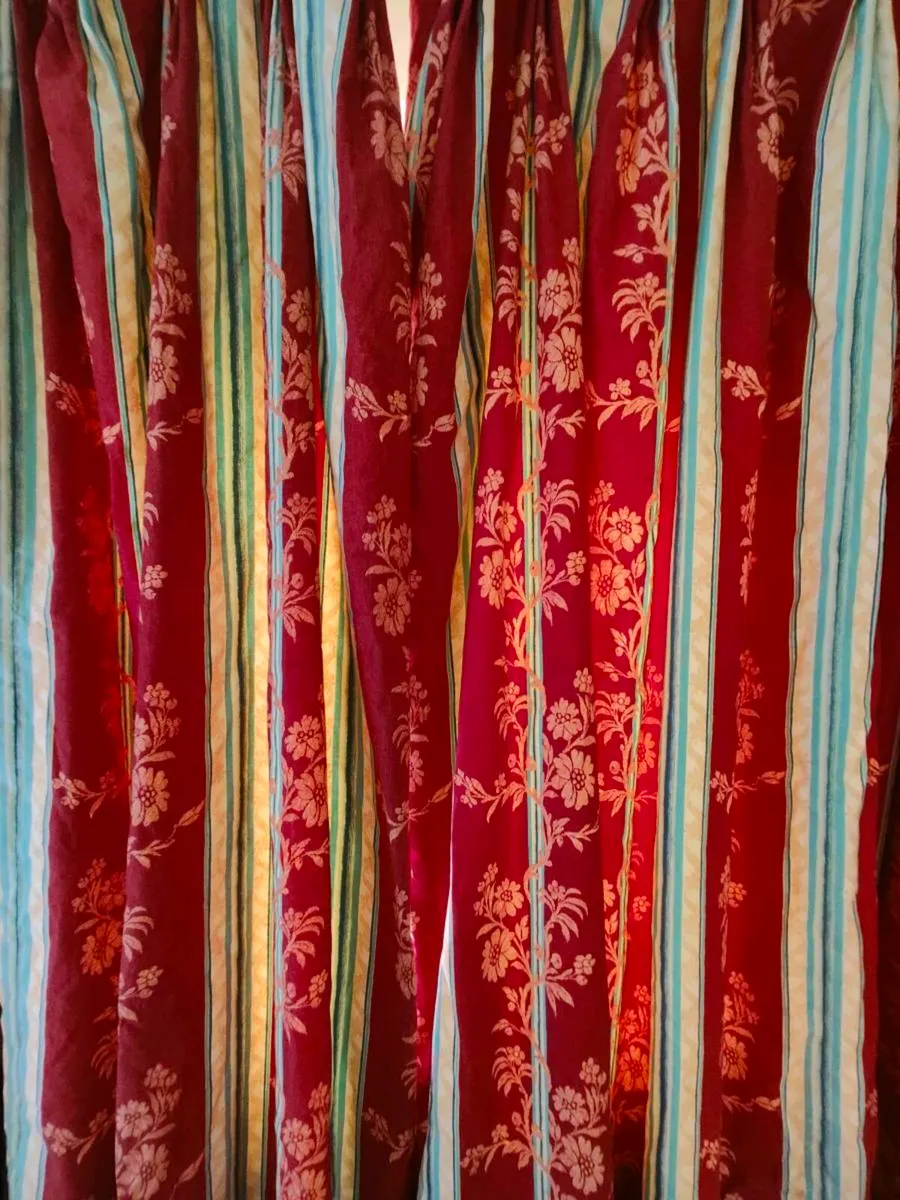 Curtains - Image 2