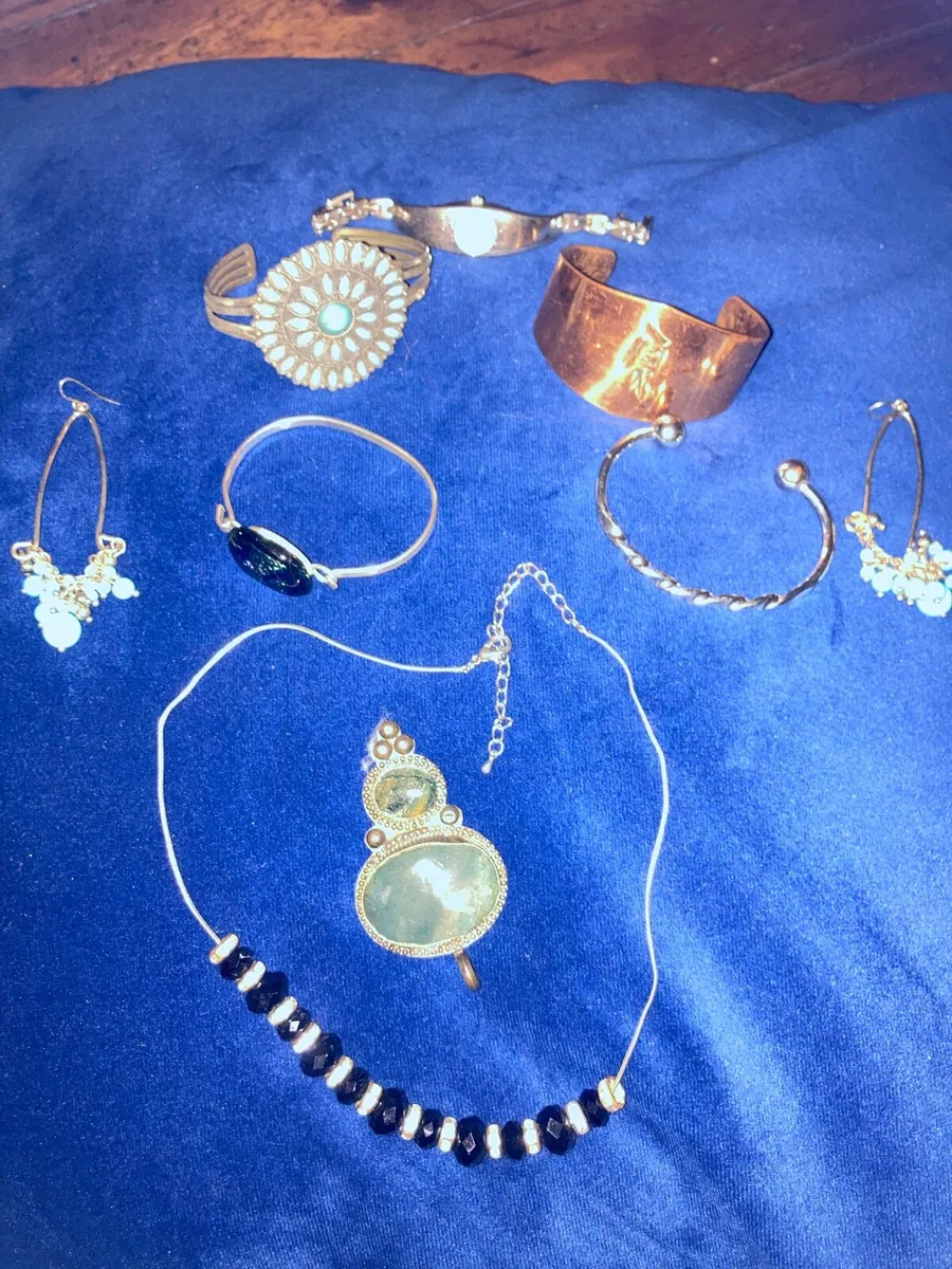 Vintage jewellery bundle - Image 1