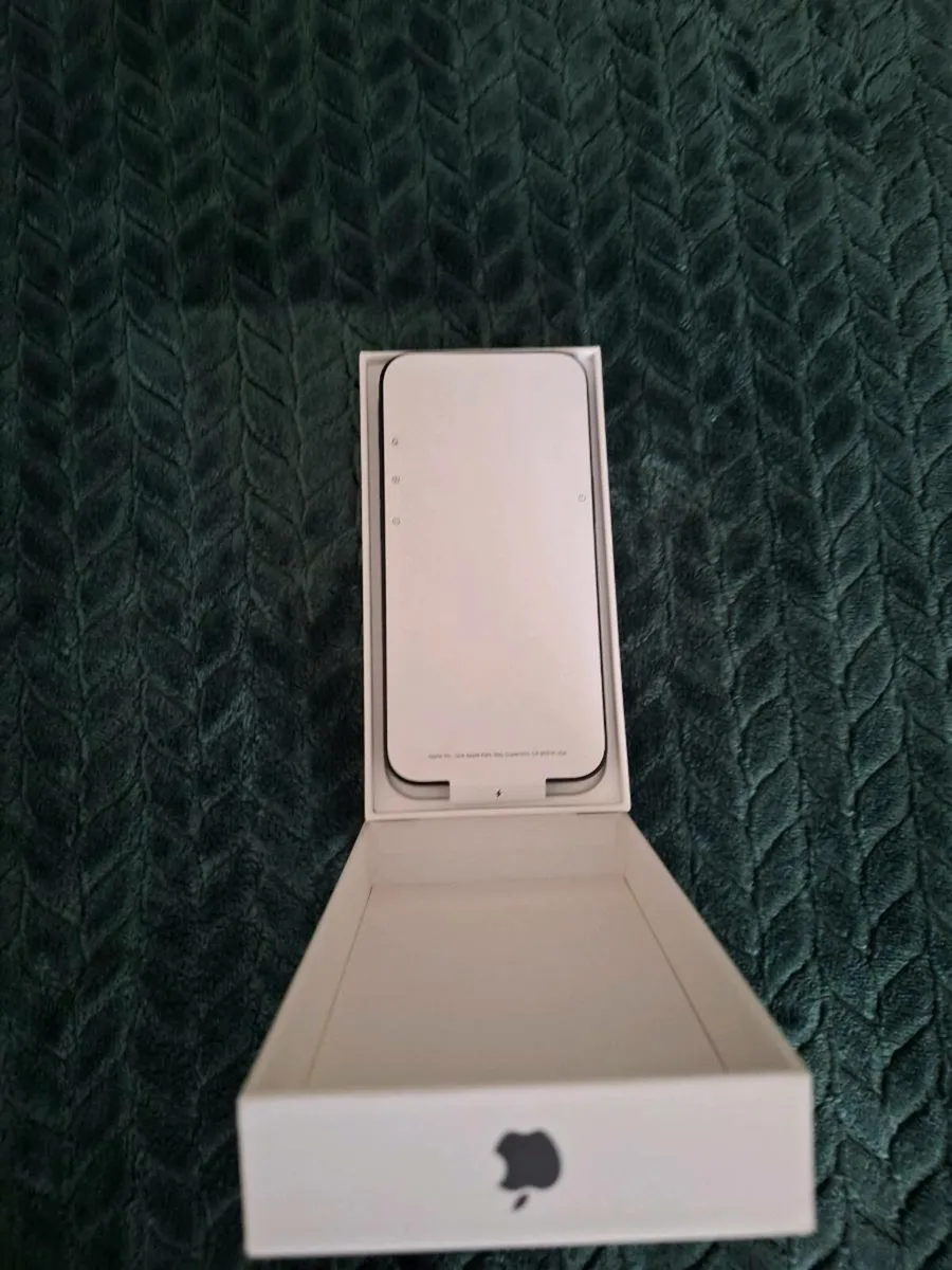 Iphone 16e 128GB New (unlocked) - Image 3