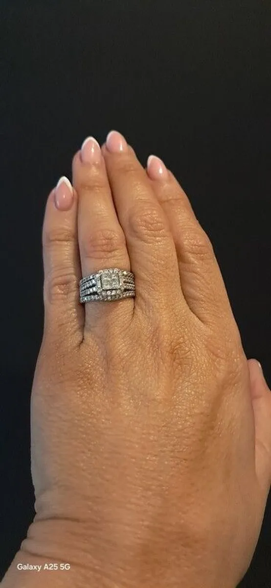 18ct white gold princess ring set!!!!!!!! - Image 1