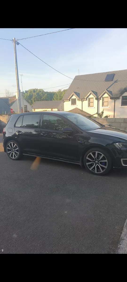 Volkswagen Golf GTE - Image 3