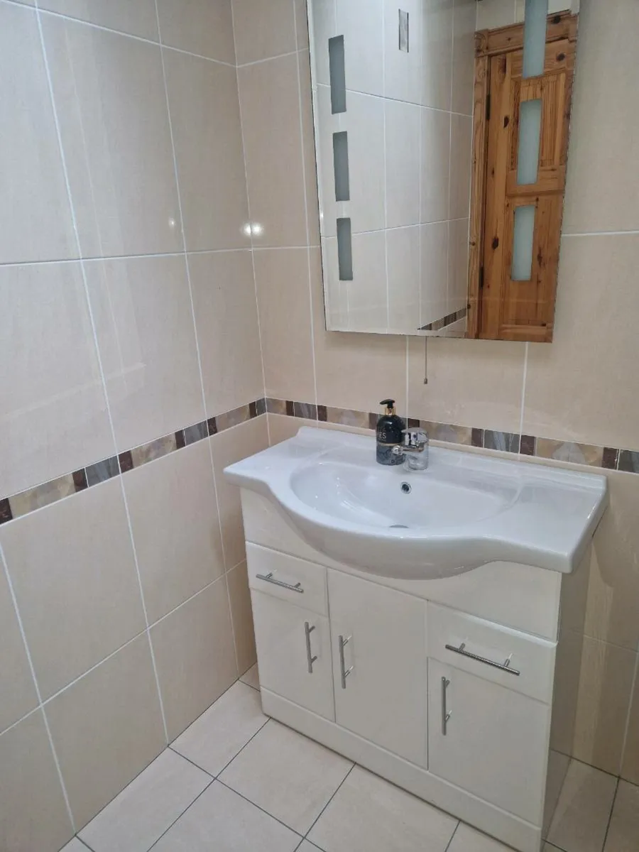 Bathroom suite - Image 3