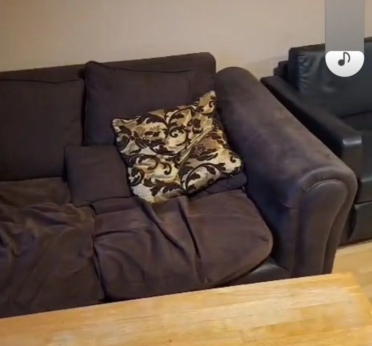 Free Sofas - Image 3
