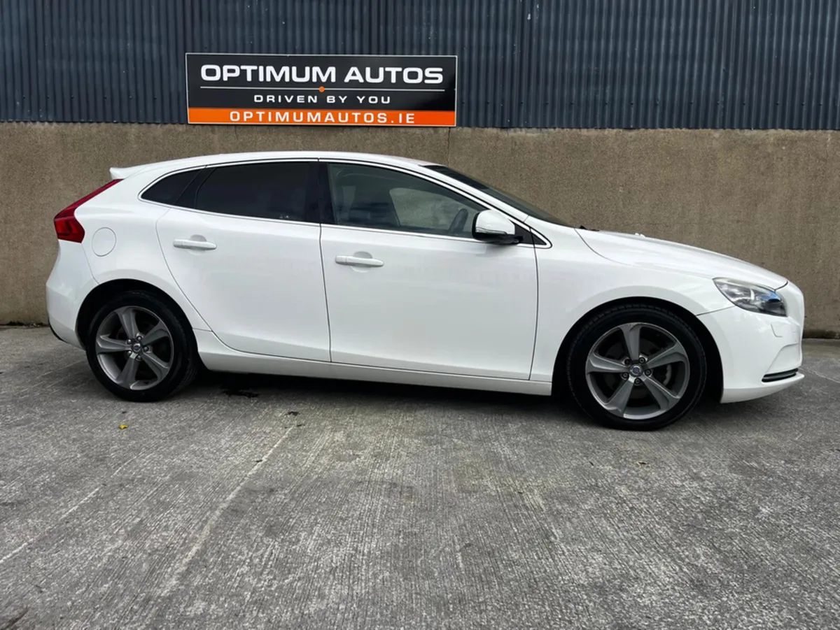 Volvo V40 Volvo V40 T4  1.6 petrol auto - Image 1