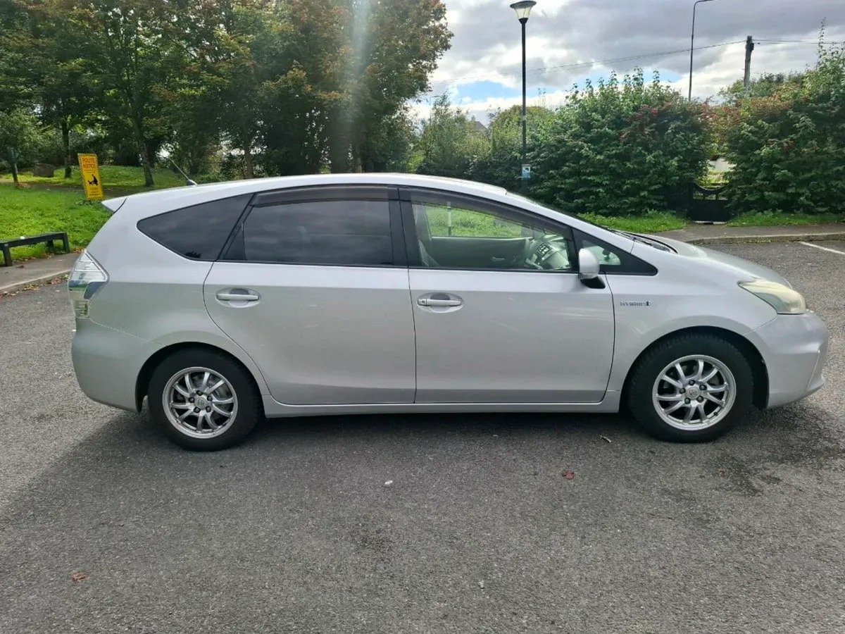 Toyota prius plus - Image 3
