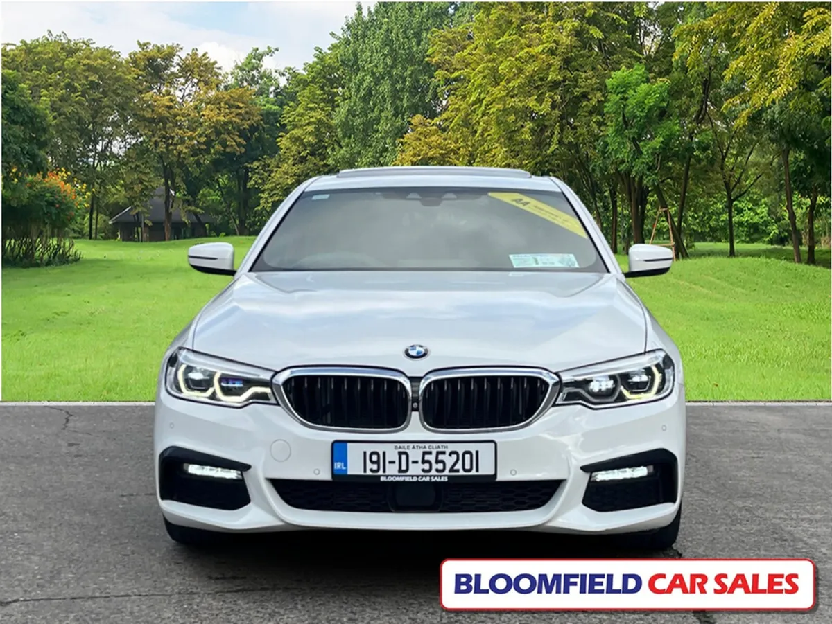 BMW 5-Series 520D M-SPORT, PAN ROOF // FULL HISTOR - Image 2