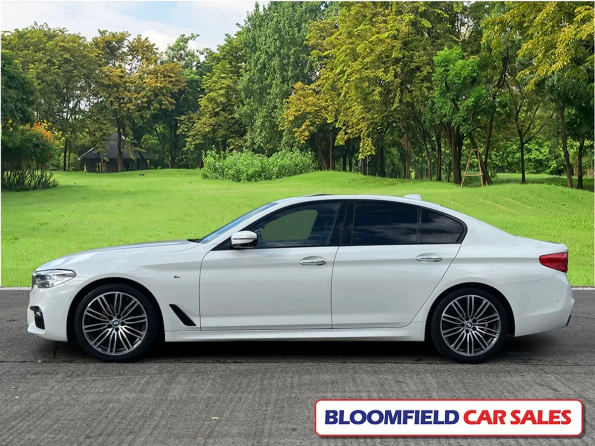 BMW 5-Series 520D M-SPORT, PAN ROOF // FULL HISTOR - Image 4