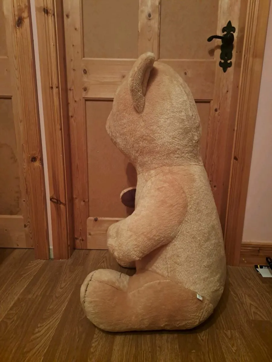 Giant Lindt teddy bear - Image 2