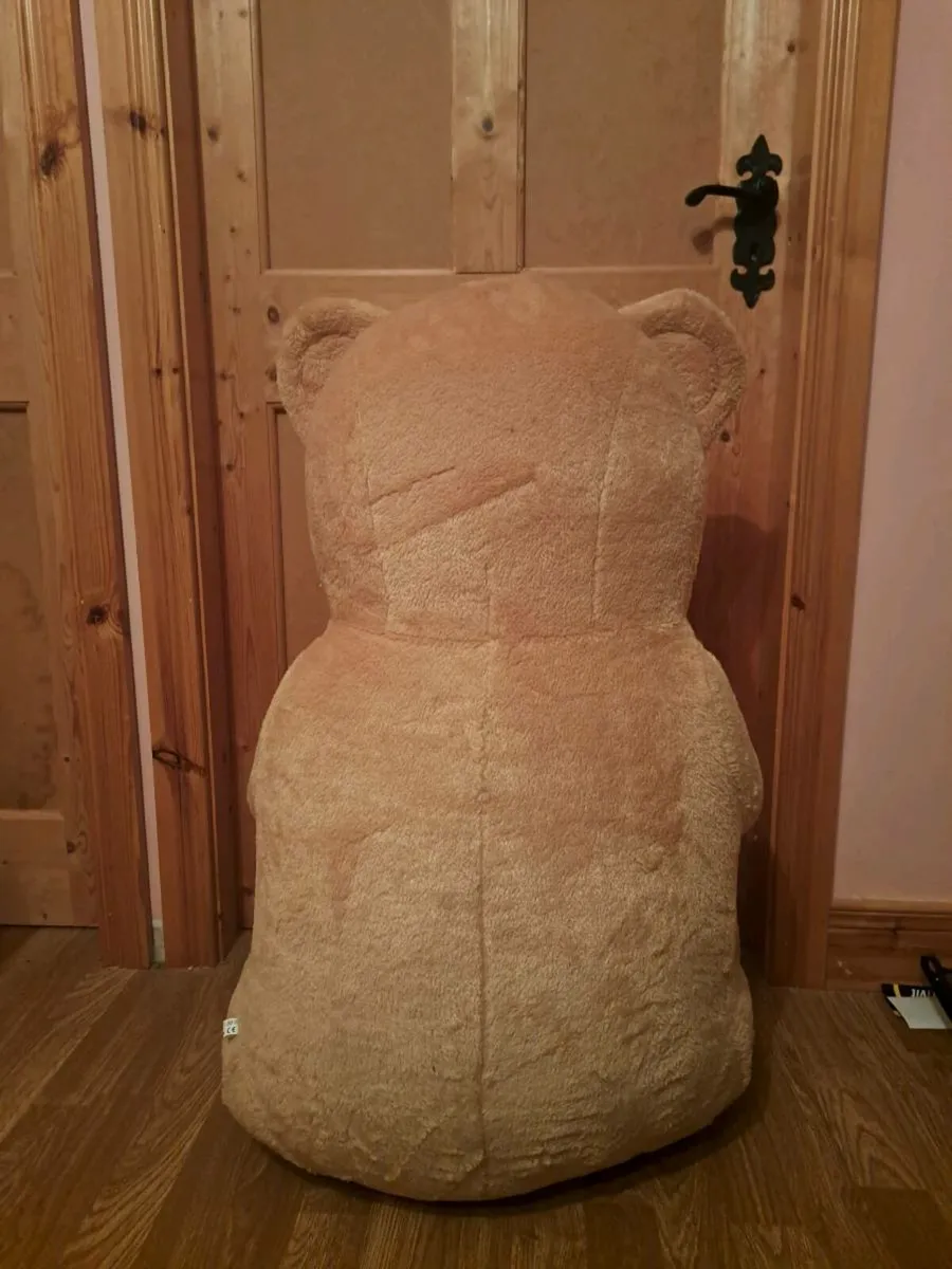 Giant Lindt teddy bear - Image 3