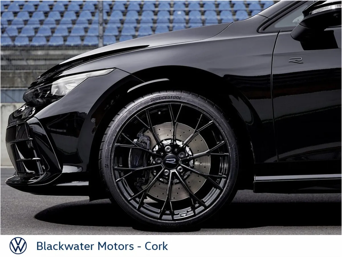 Volkswagen Golf GOLF R BLACK EDITION 2.0 TSI 333BH - Image 4