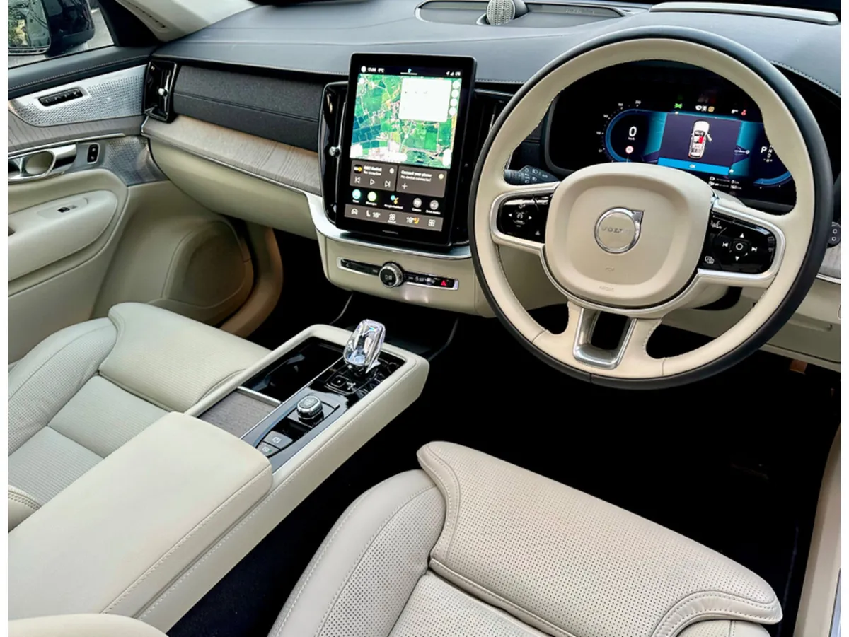 Volvo XC90 ULTRA T8 PHEV AWD AU - Image 4
