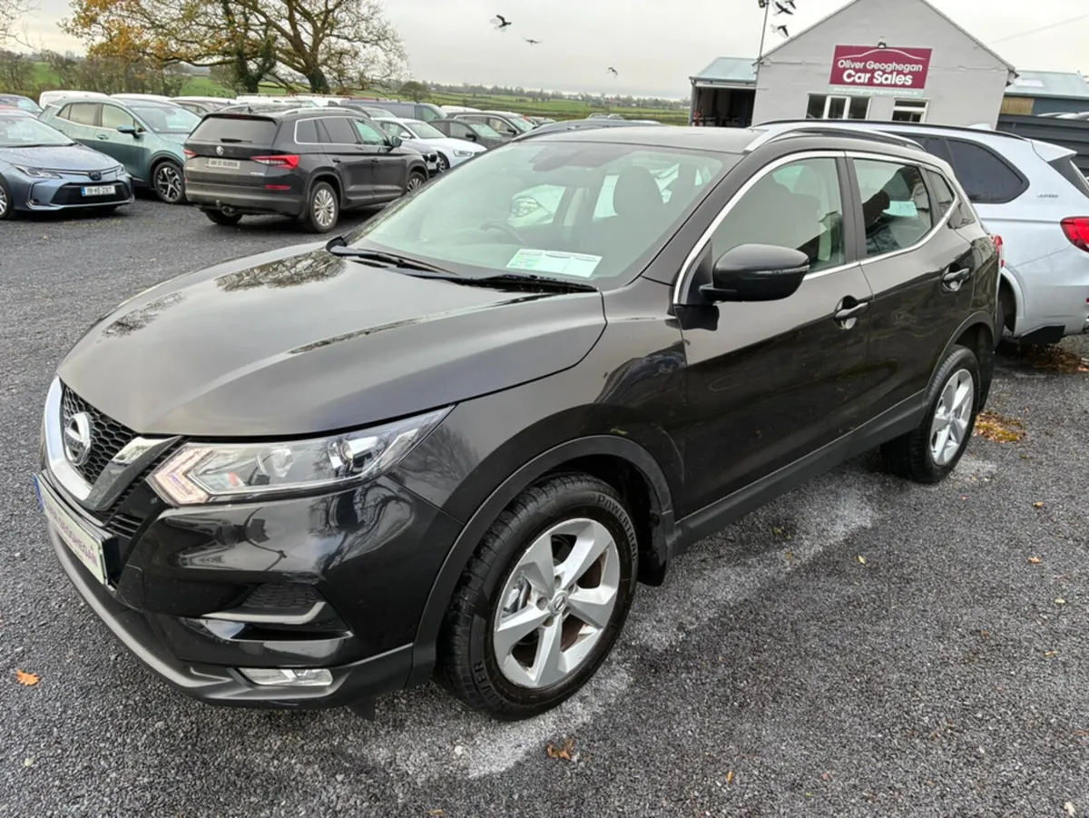 Nissan Qashqai 1.5 DSL SE AUTO (CAMERA) - Image 3
