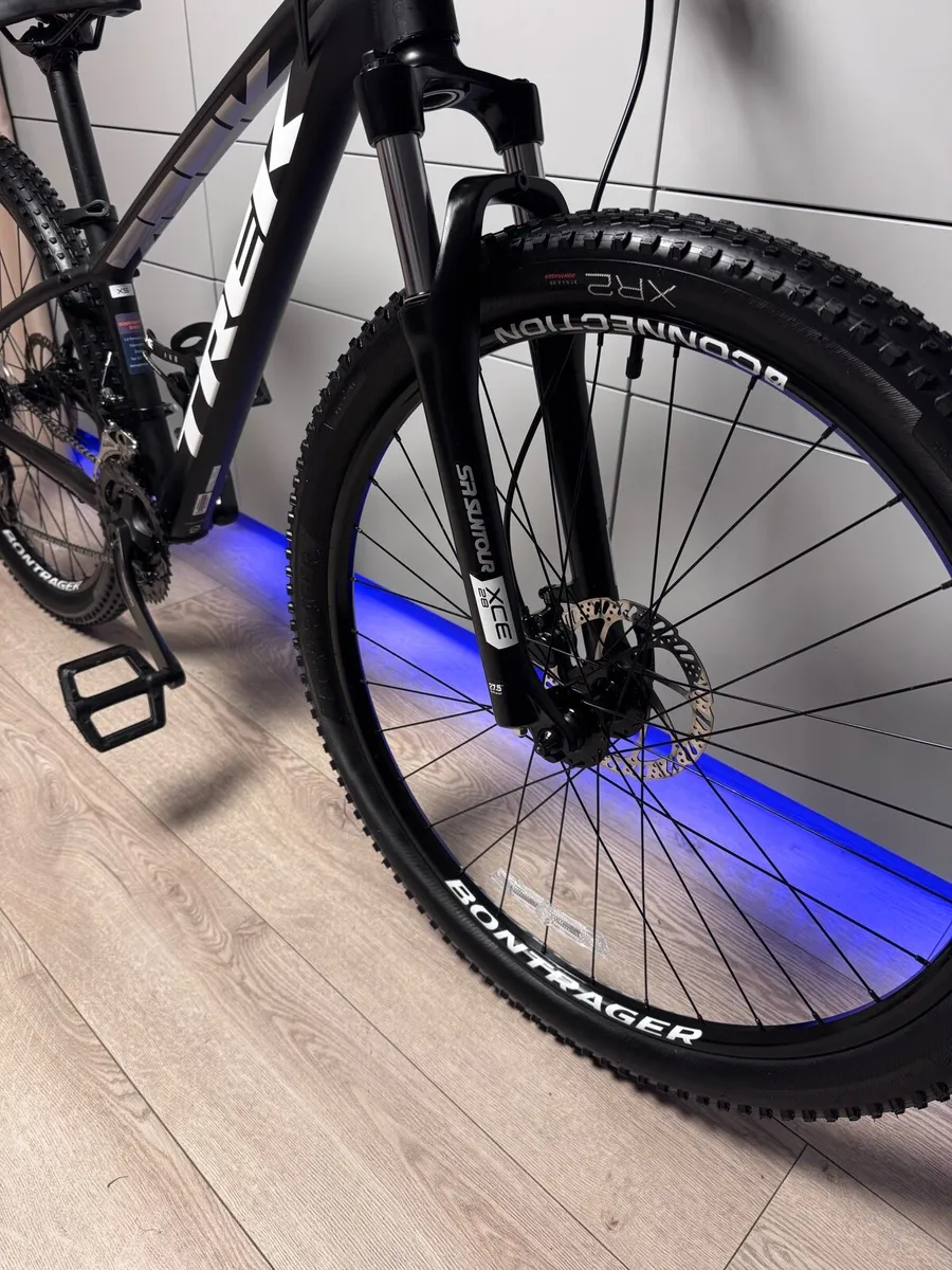TREK Marlin 5 (Like New) - Image 4