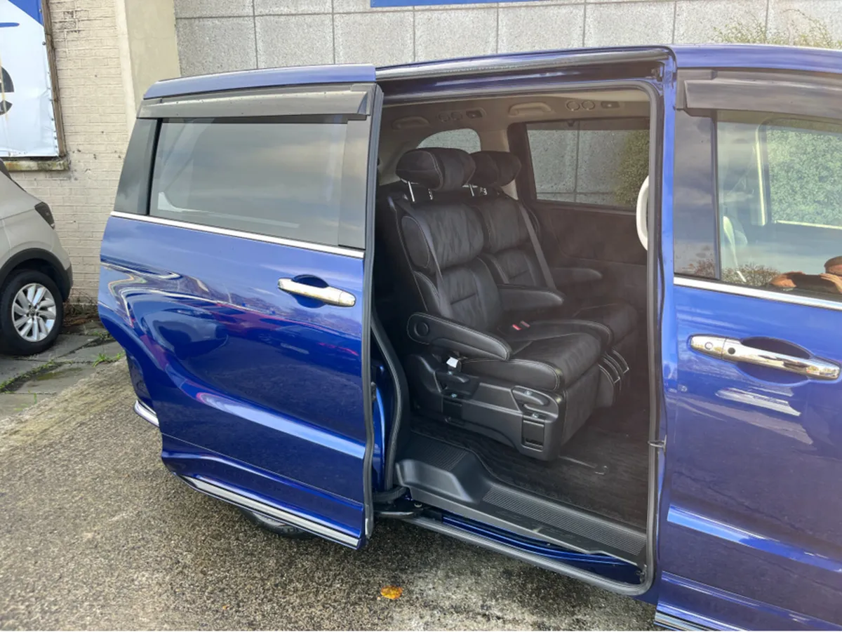 Honda Odyssey ABSOLUTE 7 SEATER HYBRID AUTOMATIC 2 - Image 4