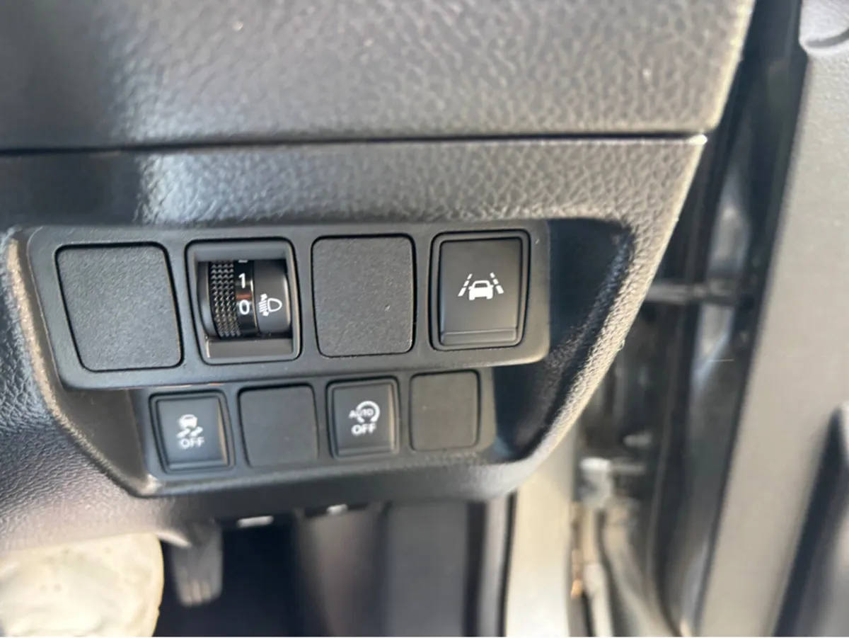 Nissan Qashqai 1.5 DCI N-CONNECTA 5DR 110PS - Image 4